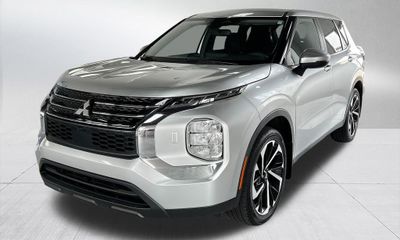 2022 Mitsubishi Outlander ES