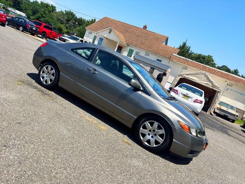 2008 Honda Civic — a typically priced live listing