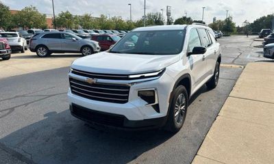 2024 Chevrolet Traverse LT