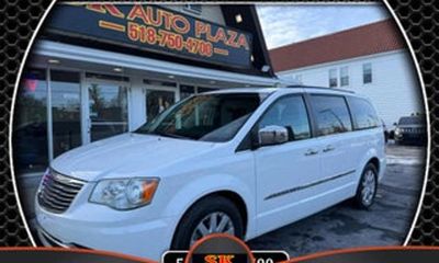2010 Chrysler Town AND Country RT