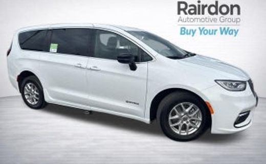2024 Chrysler Pacifica Touring
