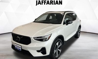 2024 Volvo XC40 Plus Dark