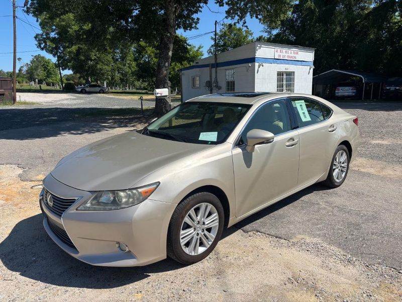 2013 Lexus ES — a typically priced live listing