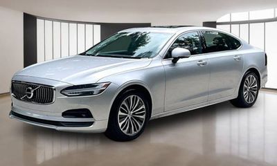 2021 Volvo S90 Momentum