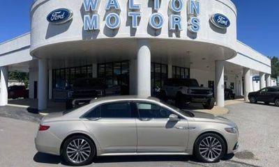 2017 Lincoln Continental Select