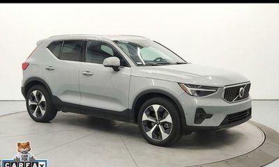 2024 Volvo XC40 Plus Bright