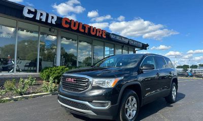 2019 GMC Acadia SLE 1