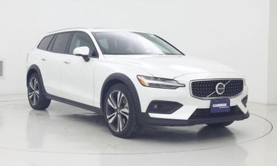 2025 Volvo V60CC Plus