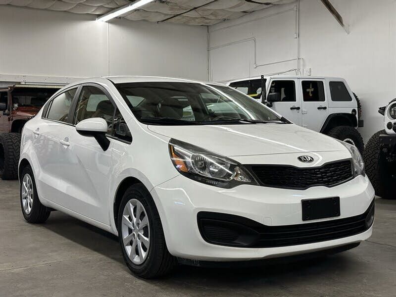 2015 Kia RIO — a typically priced live listing