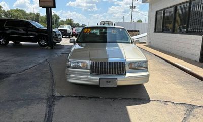 1997 Lincoln Town CAR Signature Touring Edition