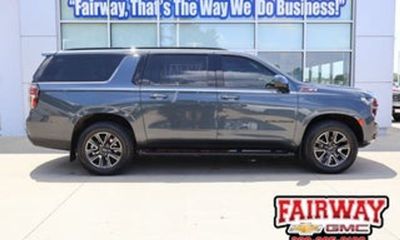 2023 Chevrolet Suburban LT