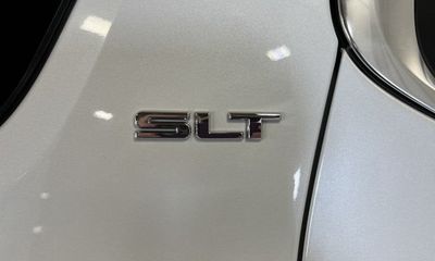 2017 GMC Acadia SLT 1