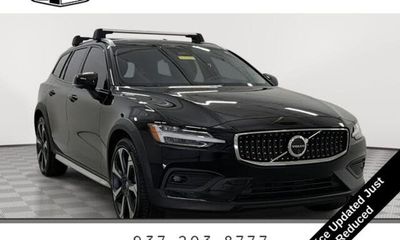 2025 Volvo V60CC Ultra