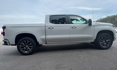 2023 Chevrolet Silverado LT