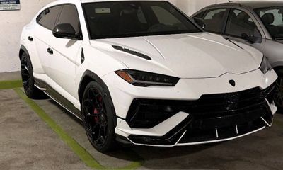2023 Lamborghini Urus Performante