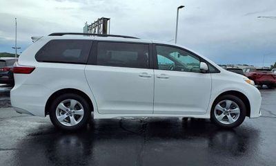 2019 Toyota Sienna LE