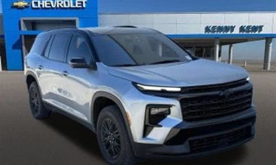 2024 Chevrolet Traverse LT
