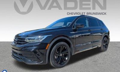 2023 Volkswagen Tiguan SE Black