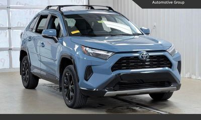 2024 Toyota RAV4 SE
