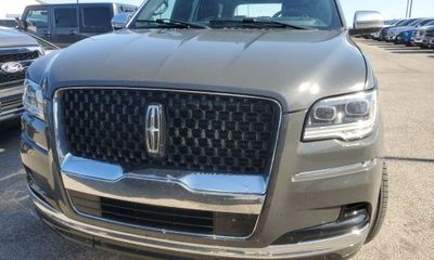 2022 Lincoln Navigator L BL