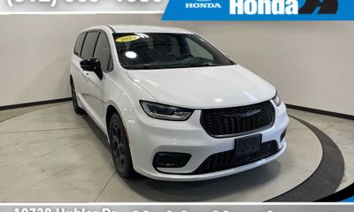 2024 Chrysler Pacifica Select