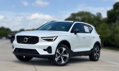 2026 Volvo XC40 Plus Dark