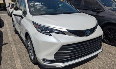 2024 Toyota Sienna Platinum