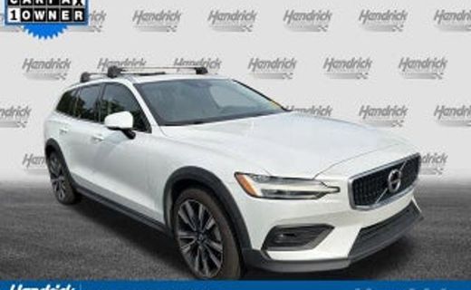 2021 Volvo V60CC Momentum