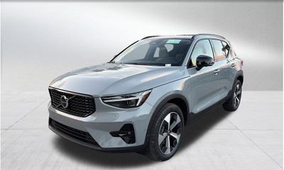 2026 Volvo XC40 Plus Dark