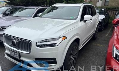 2025 Volvo XC90 Core
