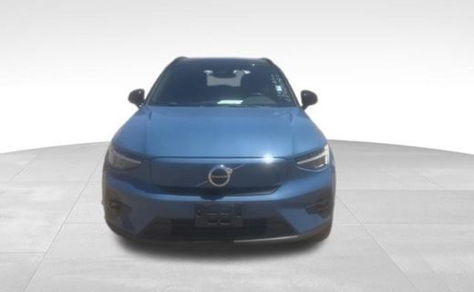2023 Volvo XC40 Plus Dark