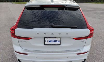 2022 Volvo XC60 R Design