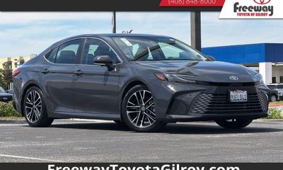 2025 Toyota Camry SE