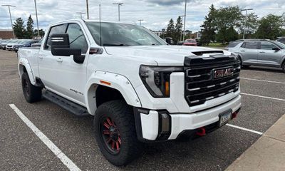 2024 GMC Sierra HD AT4