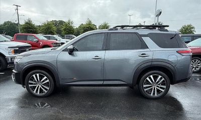 2023 Nissan Pathfinder SV