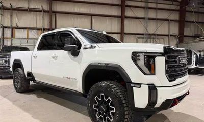 2024 GMC Sierra HD AT4