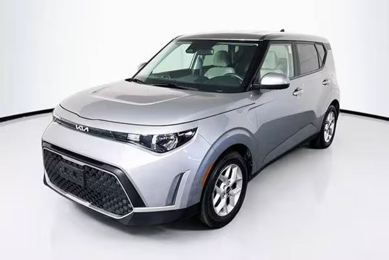 2023 Kia SOUL — a typically priced live listing
