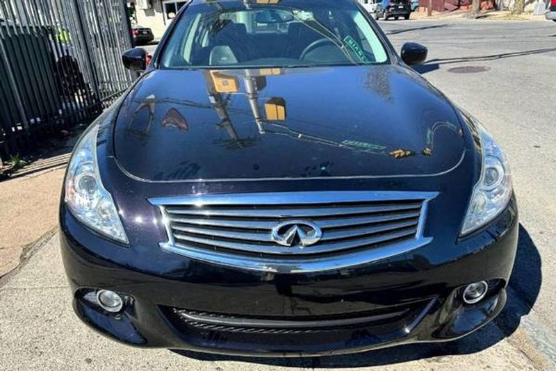 2013 Infiniti G37 — a typically priced live listing
