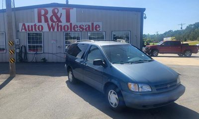 2000 Toyota Sienna LE XLE