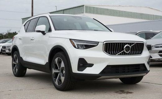 2023 Volvo XC40 Plus Bright