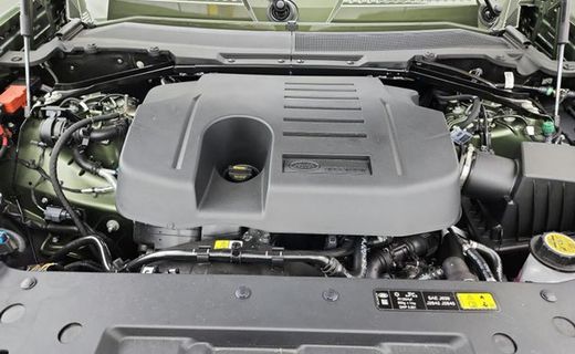 2026 Land Rover Defender 110 SE