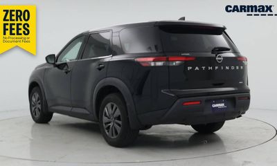 2024 Nissan Pathfinder S