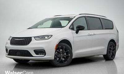 2027 Chrysler Pacifica Select