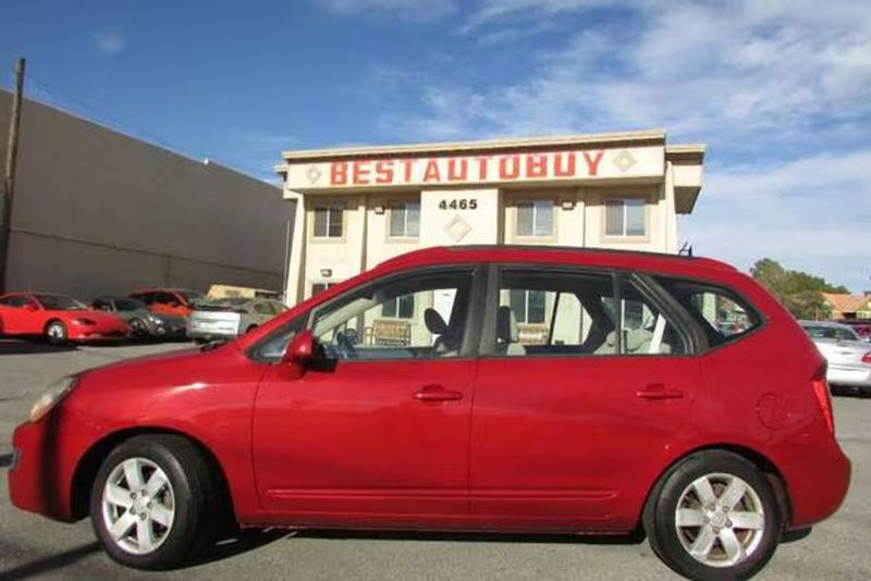 2007 Kia Rondo — a typically priced live listing