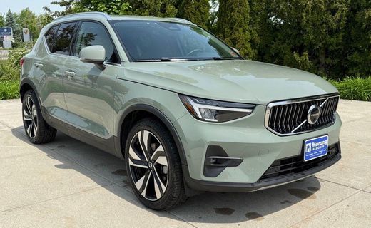 2023 Volvo XC40 Plus Bright