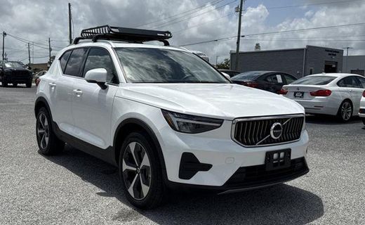 2025 Volvo XC40 Core