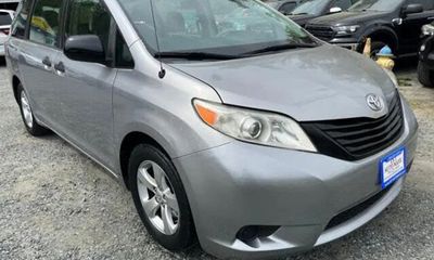 2013 Toyota Sienna L 7 Passenger