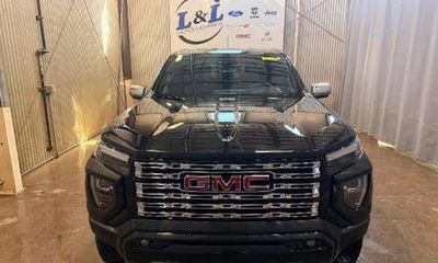2023 GMC Canyon Denali