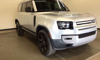 2020 Land Rover Defender 110 SE