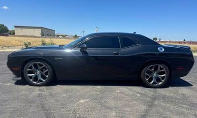 2015 Dodge Challenger SXT Plus